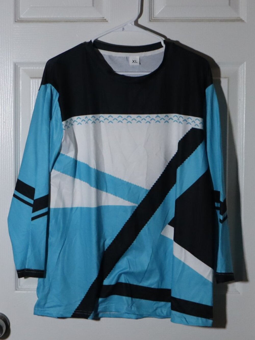 NWOT Blue, Black & White Abstract Design Top - Sz XL